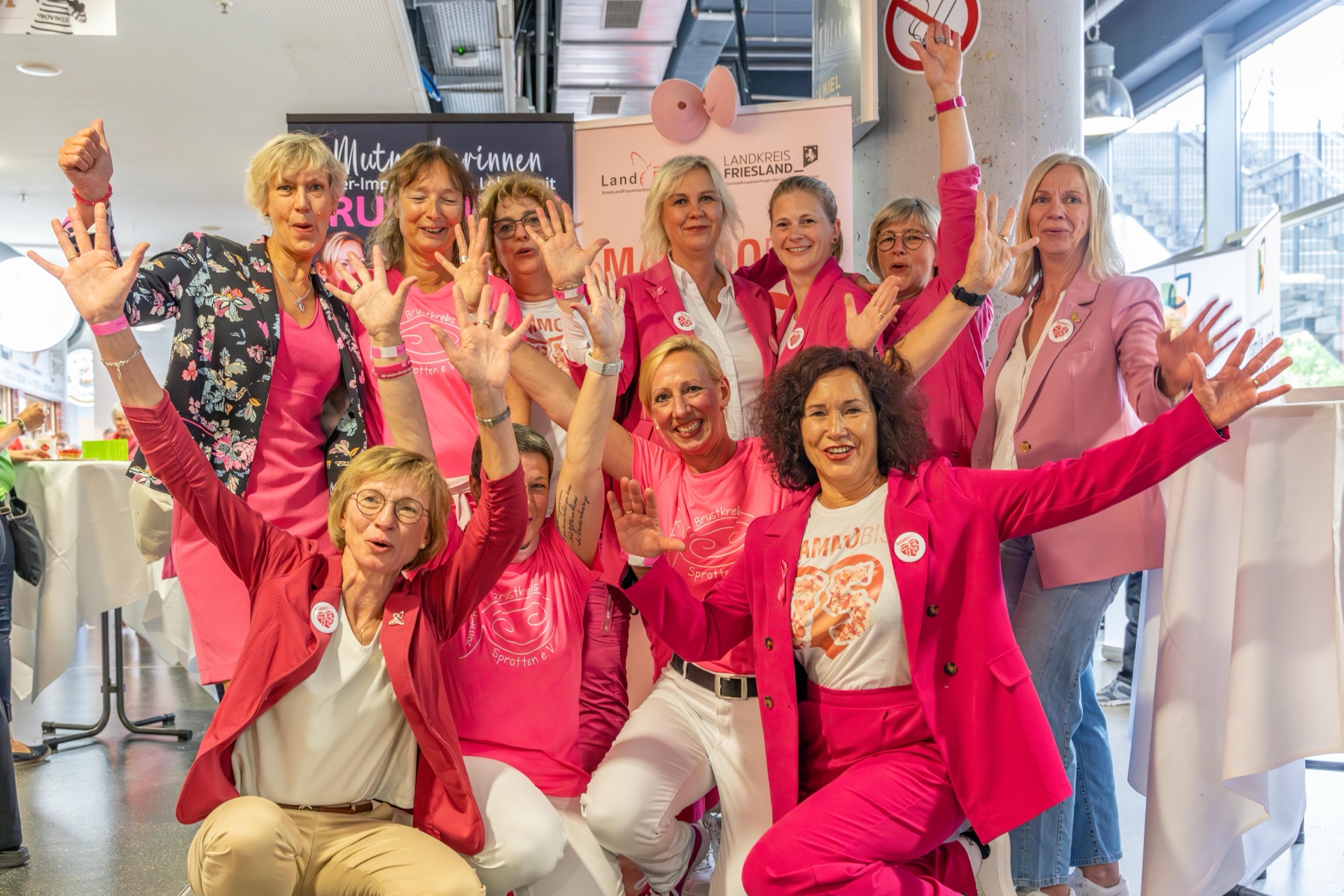 Jubelndes Gruppenfoto beim Deutschen Landfrauentag Kiel