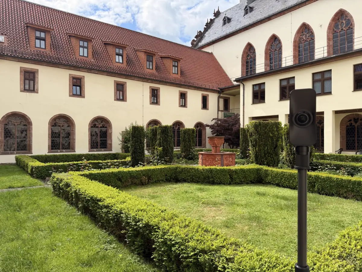 Matterport Pro3 Scanner im Kreuzgang Kloster Fulda