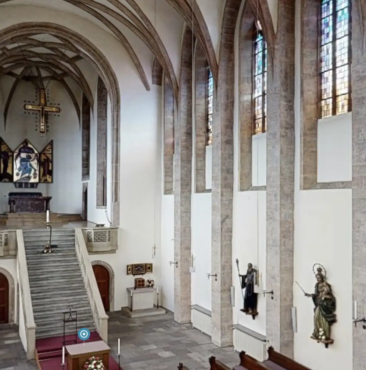 Klosterkirche Fulda – Seitenansicht mit gotischen Bögen