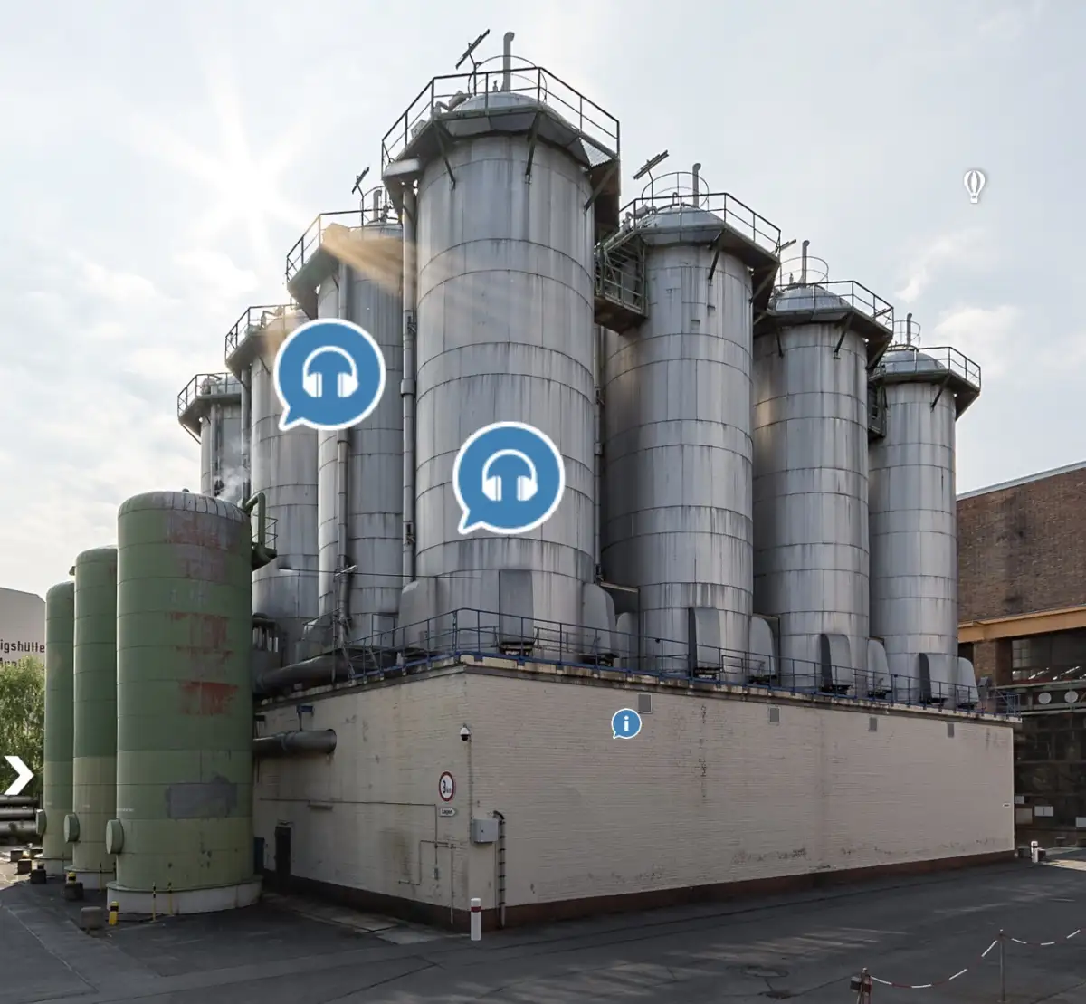 Industrietanks mit Audio-Guide-Icons