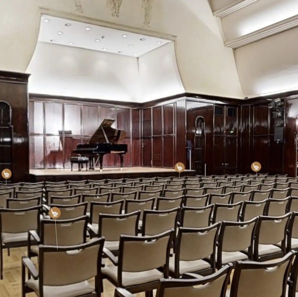 Die Glocke Bremen – Kleiner Saal mit Flügel und Holzvertäfelung