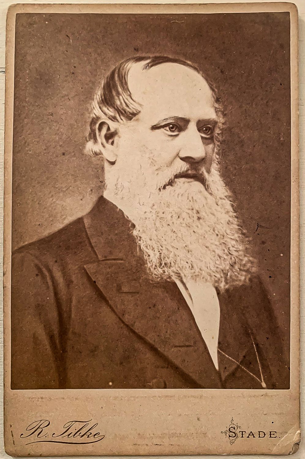 Brautvater Medizinalrat Dr. Wilhelm Schönian – Porträt von R. Tibke, Stade