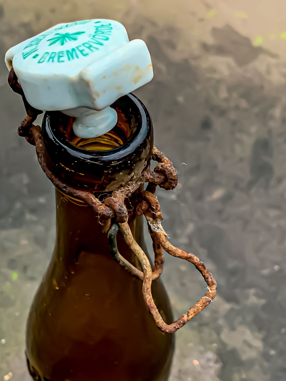 Flaschenhals mit Porzellanverschluss W. Reuning Bremervörde