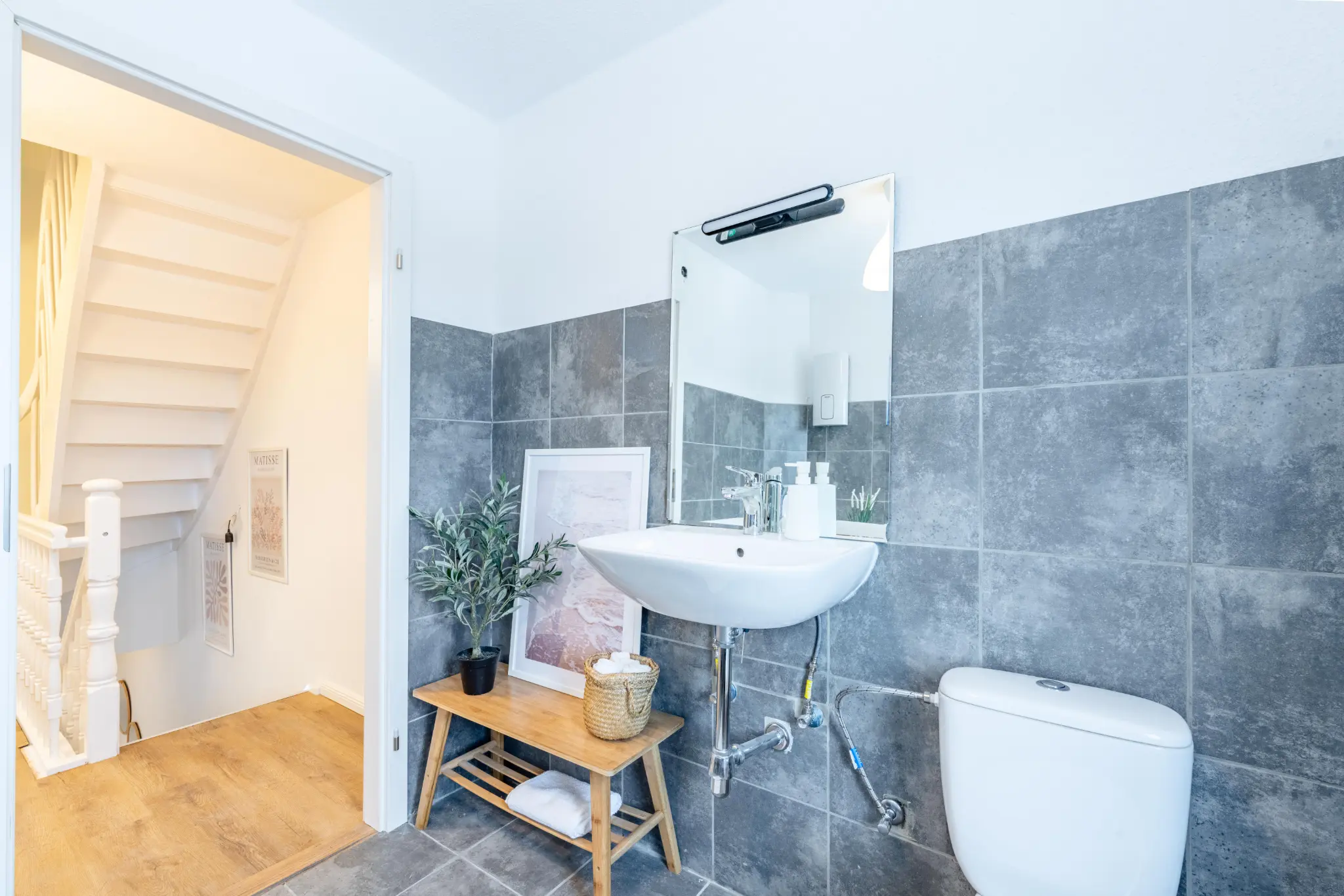 Immobilienfotografie Kiel – Weitwinkelaufnahme des Wohnzimmers