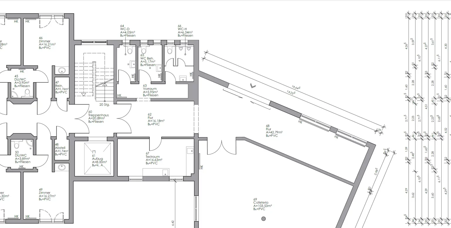 Seniorenheim – CAD-Grundriss in AutoCAD, dunkler Hintergrund mit bemaßten Räumen und Flächenangaben