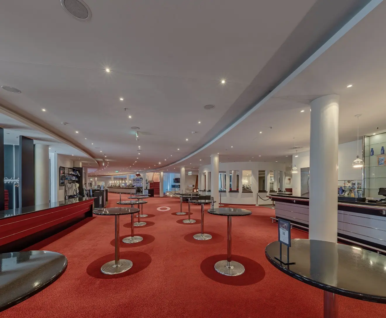 Langes Apollo-Foyer mit Aufenthaltsbereichen