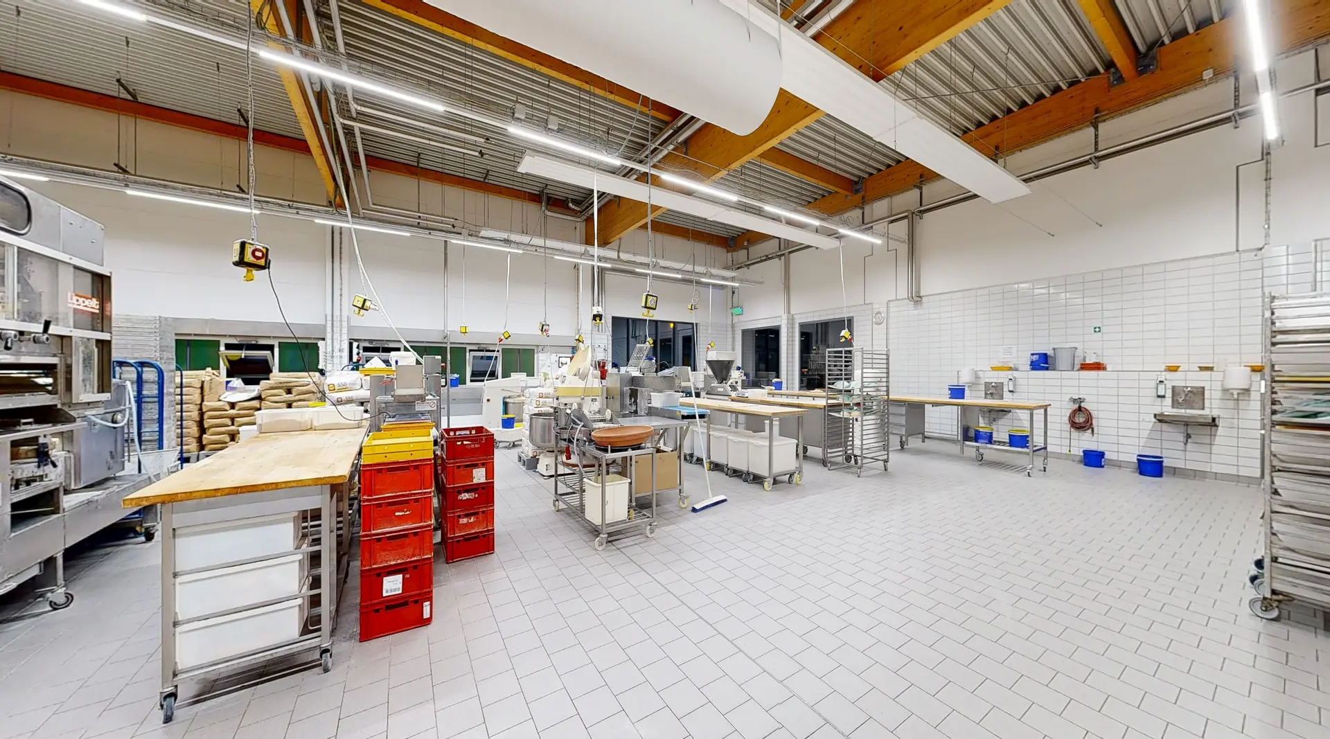Gettorfer Backhaus mit Backstube, Produktionsanlagen und Verkaufsraum im 3D-Rundgang – Ansicht 3