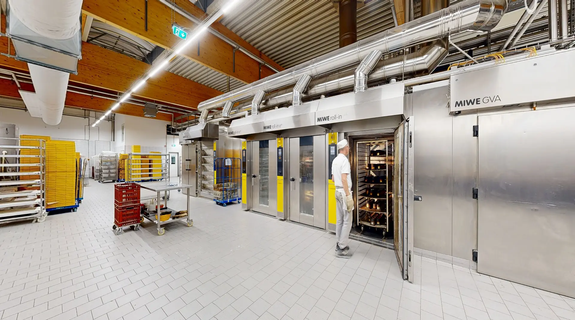 Gettorfer Backhaus mit Backstube, Produktionsanlagen und Verkaufsraum im 3D-Rundgang – Ansicht 7