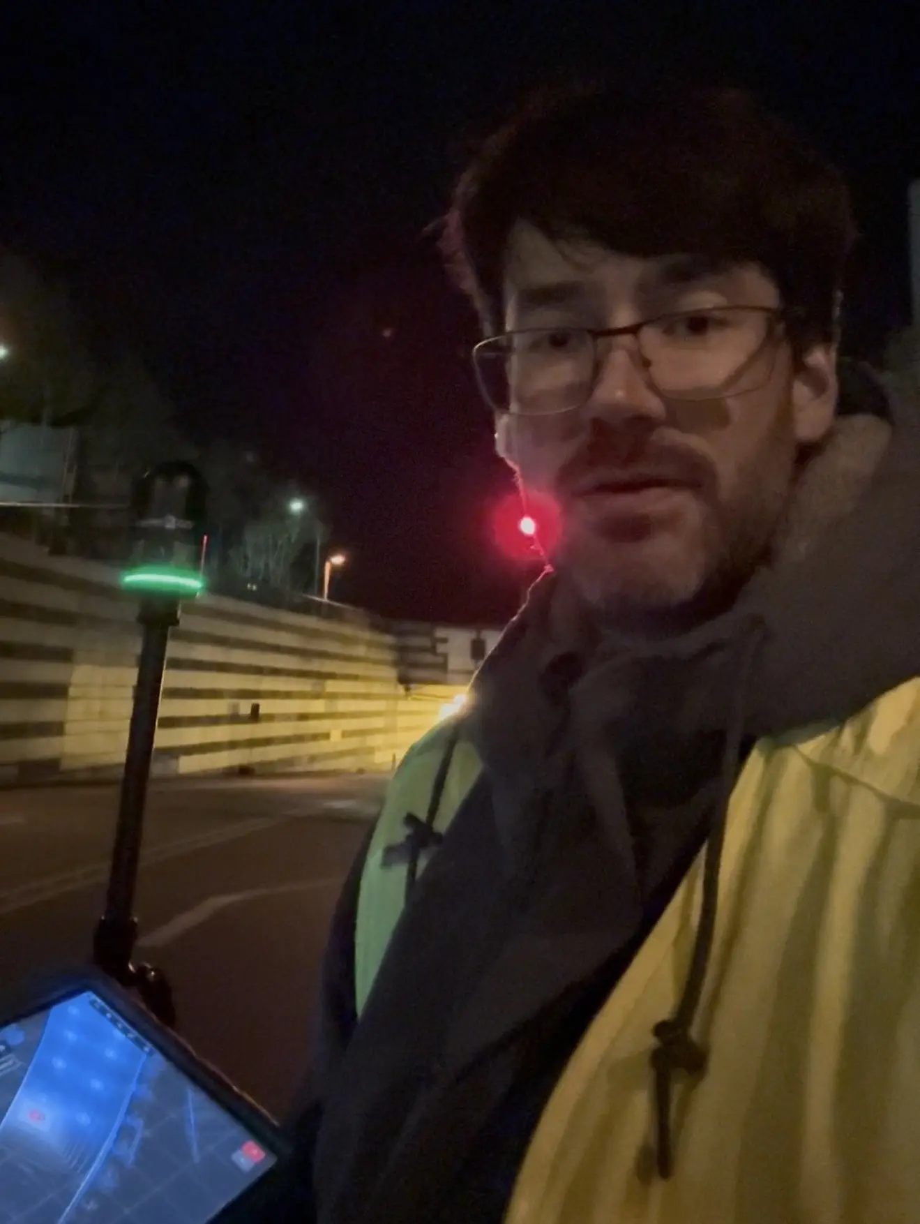Stefan Dendorfer bei einer nächtlichen 3D-Vermessung am Hemelingener Tunnel mit Leica BLK360 Generation 2