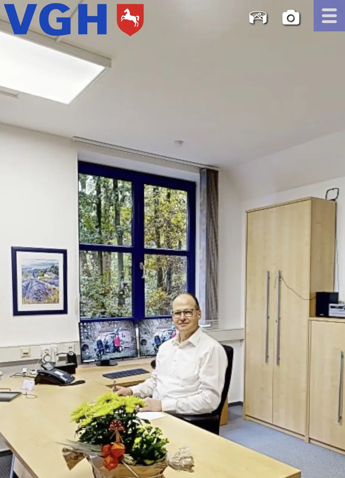 Persönlicher Ansprechpartner der VGH-Vertretung Kai Klintworth am Arbeitsplatz