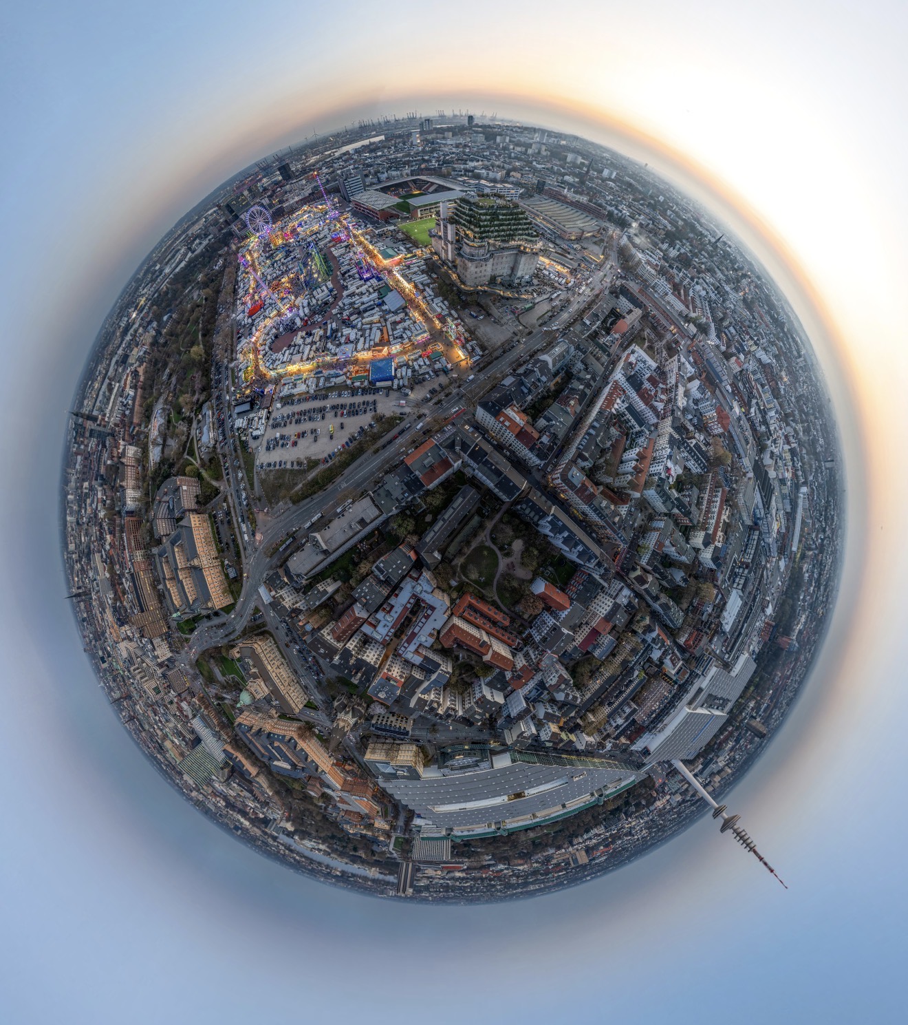Little Planet Panorama – Hamburg Bunker St. Pauli mit Hamburger Dom