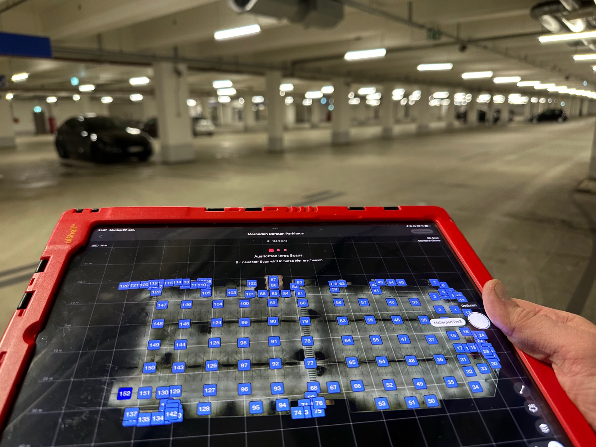 iPad mit Matterport-App: 152 Scans im Mercaden Parkhaus