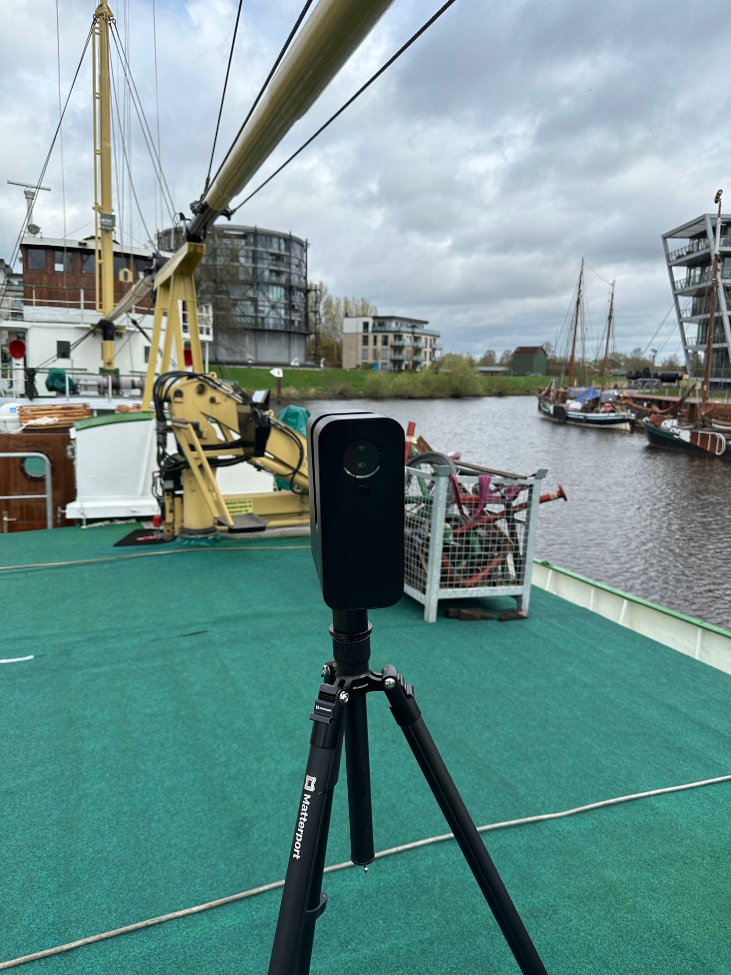 Matterport Pro3 auf einem Museumsschiff im Hafen