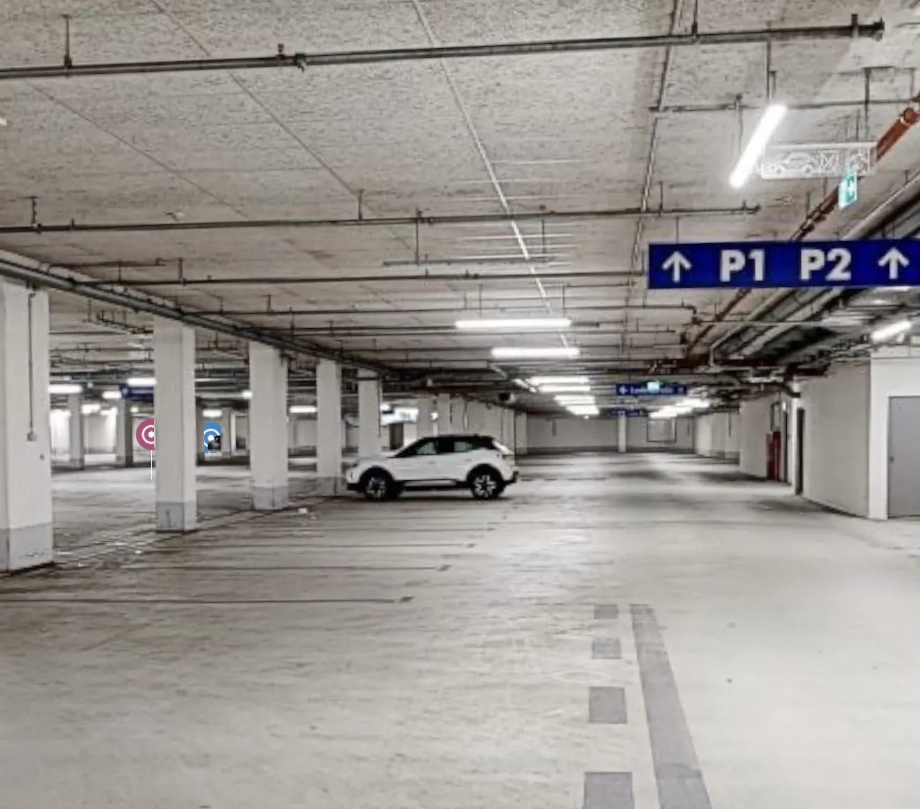 Bestandsdokumentation einer Parkebene – Parkplätze, Stützen und Beschilderung vollständig erfasst