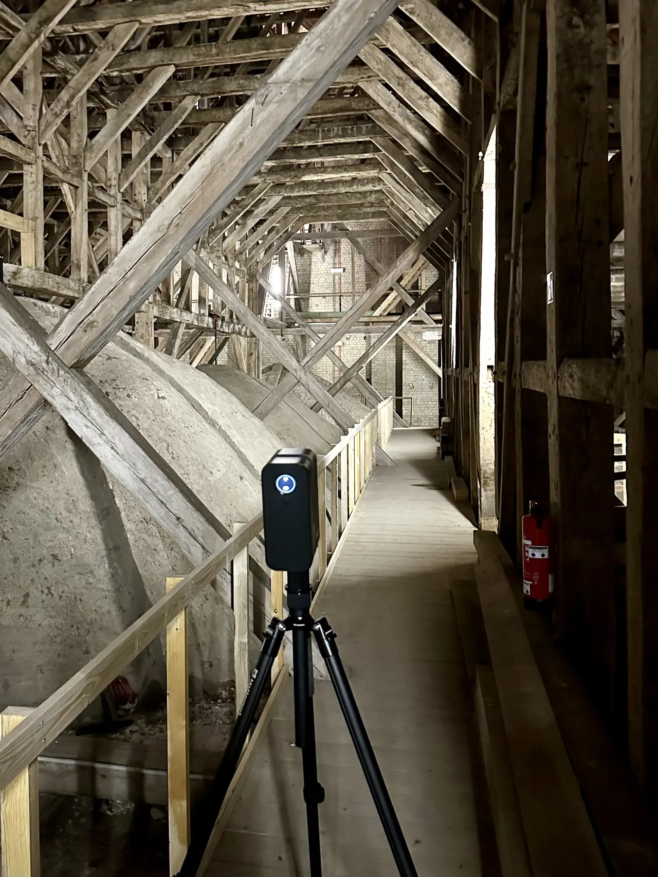360°-Kamera im historischen Dachstuhl – Linsenspektrum