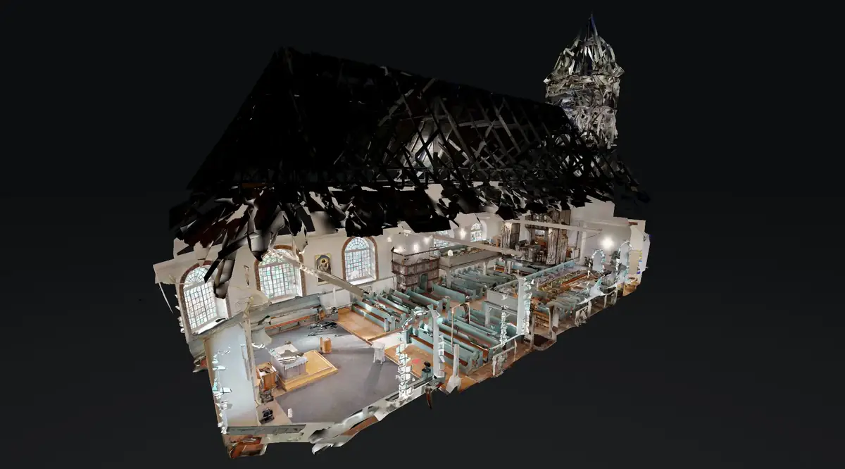 St. Liborius Kirche Bremervörde – Dollhouse mit sichtbarem Dachstuhl und Turm