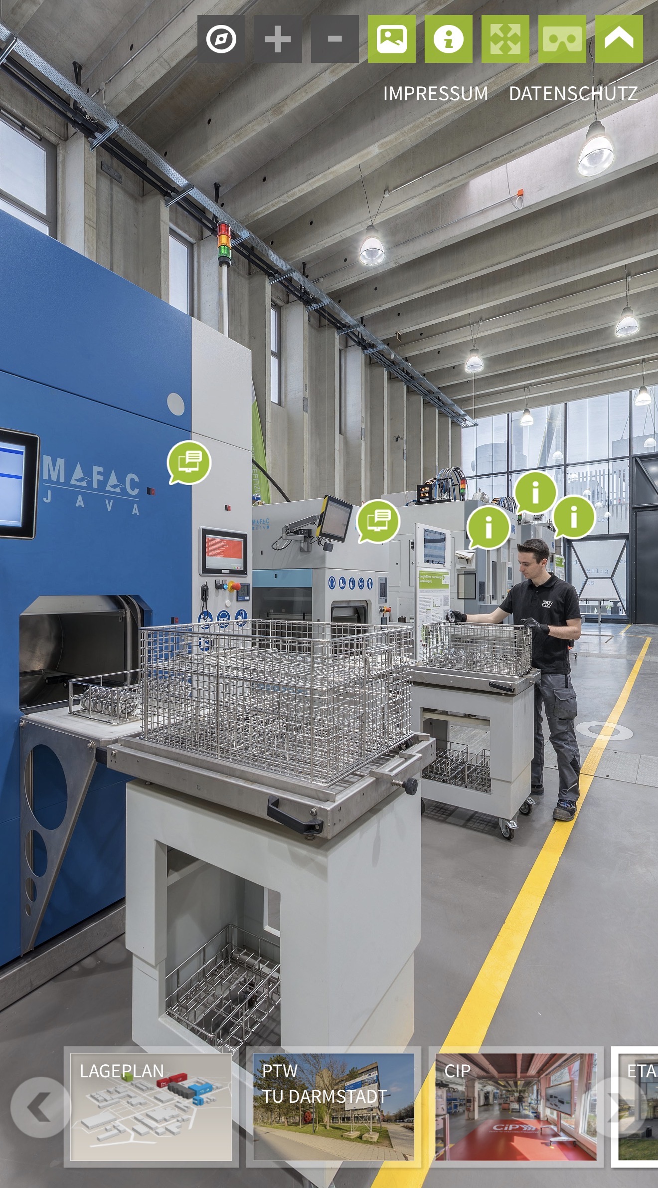 Industrierundgang Darmstadt – Mitarbeiter an MAFAC JAVA Reinigungsanlage mit Infopunkten