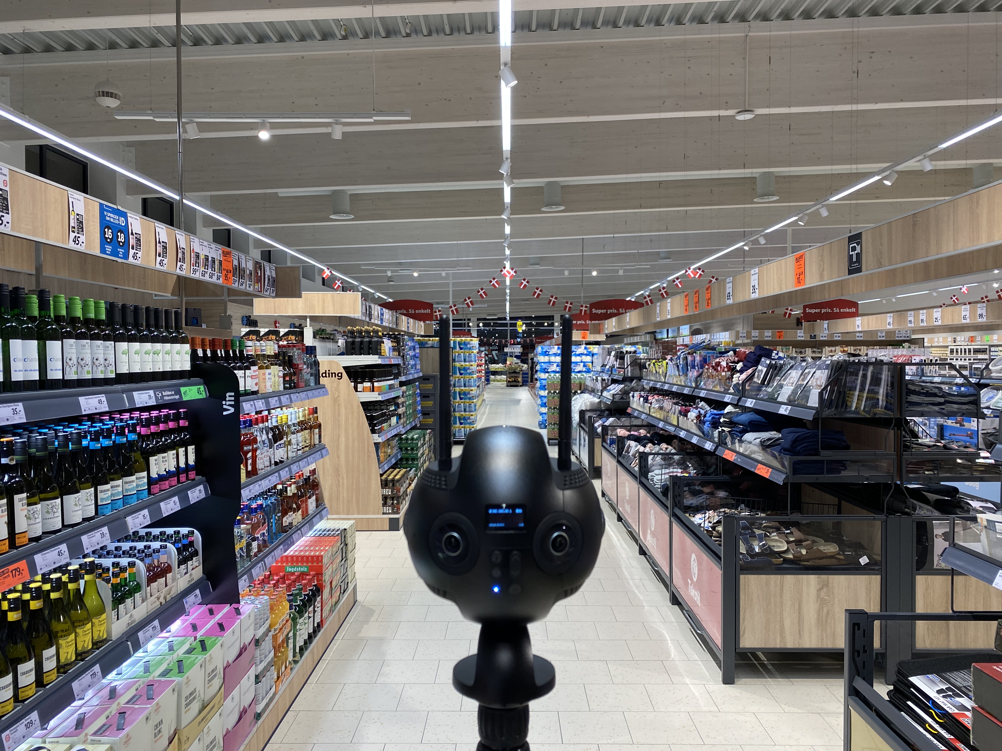 Insta360 Pro 2 in der Getränkeabteilung der Lidl Kolding
