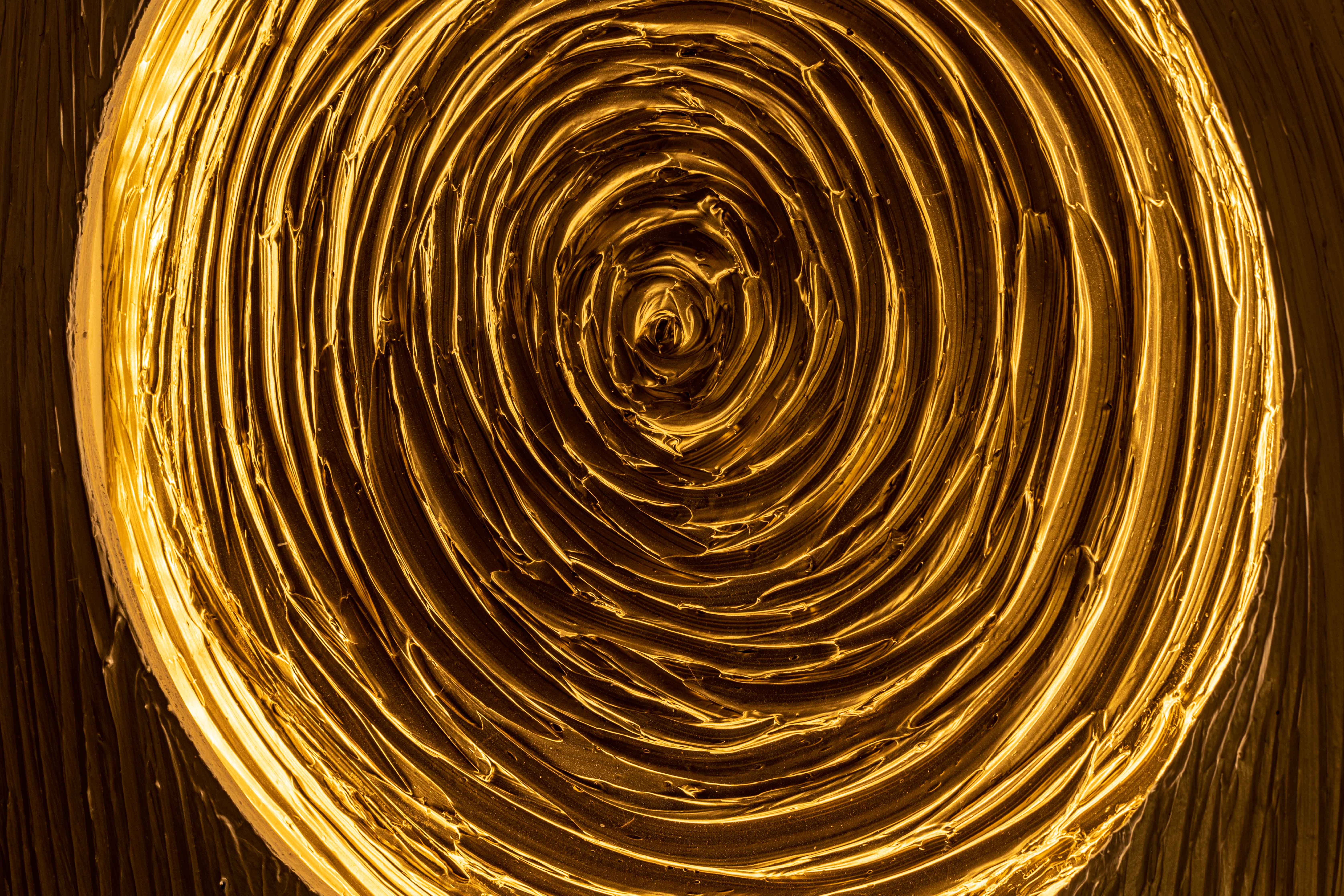 Goldene Spirale – Beleuchtete Mond-Skulptur, Ann-Kathrin Geller