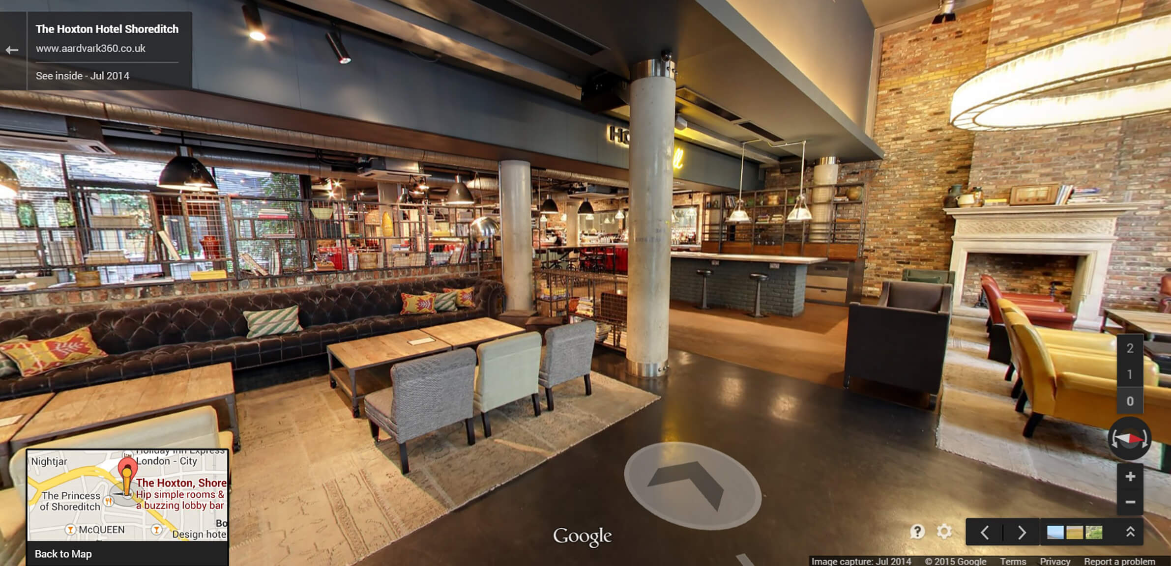 Innenansicht eines modernen Geschäfts mit Google Street View